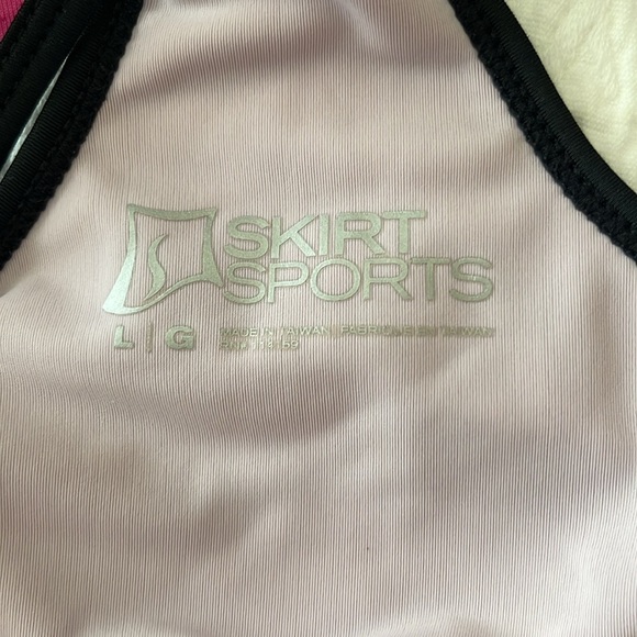 Tank top by Skirt Sports. Size large - Picture 5 of 5